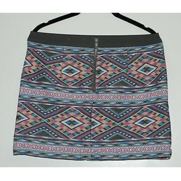 🔥American Eagle Aztec Mini Skirt - Picture 3 of 5